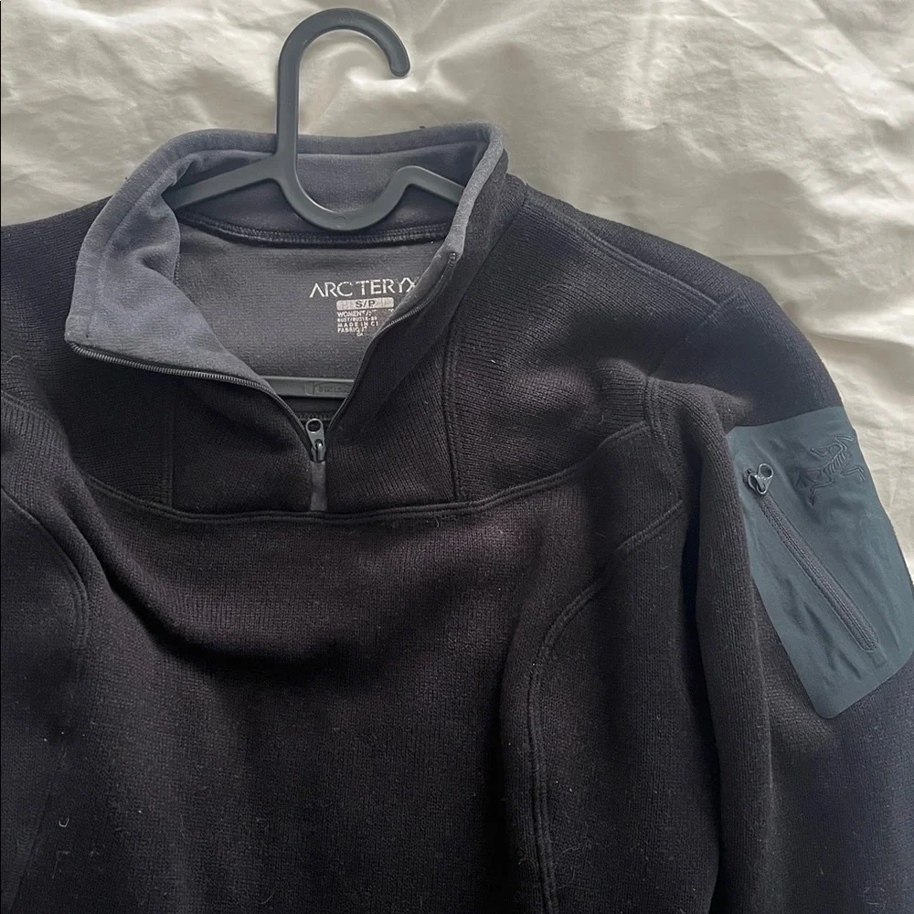 Arcteryx Black Half-Zip Pullover Sweater - Picture 3 of 3